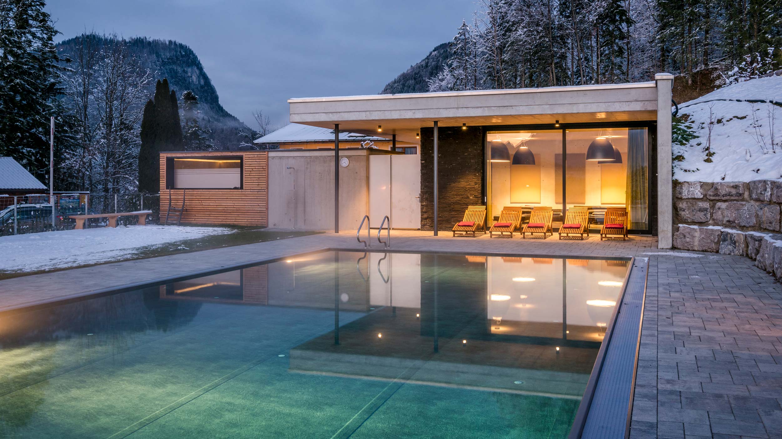 32°C. DAMPFEND.STILL.